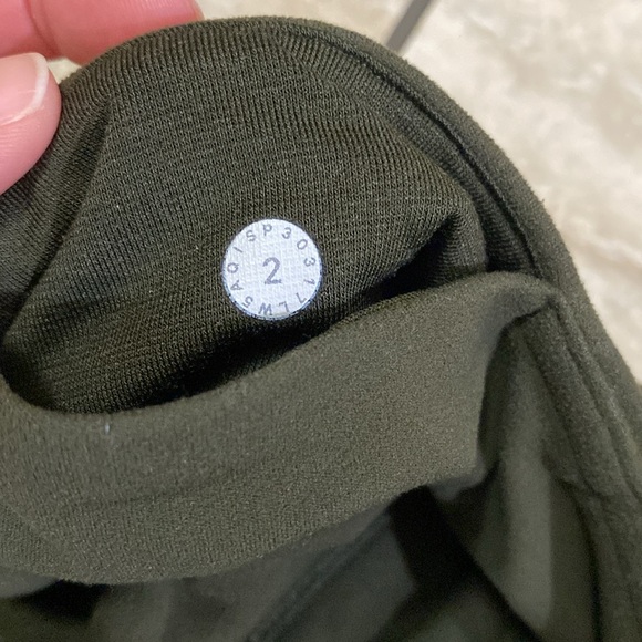Lululemon hunter green joggers size 2 - Picture 3 of 3